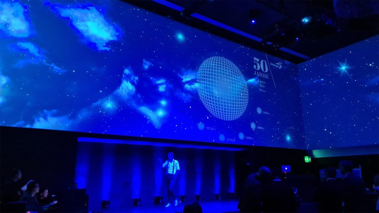 Gestaltung des Hauptbildschirms für die Festveranstaltung in Zürich